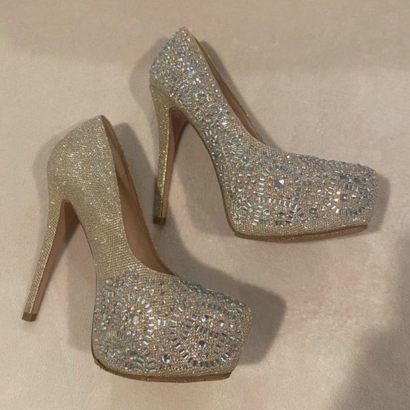 Fancy beaded high heels - Picture 4 of 9